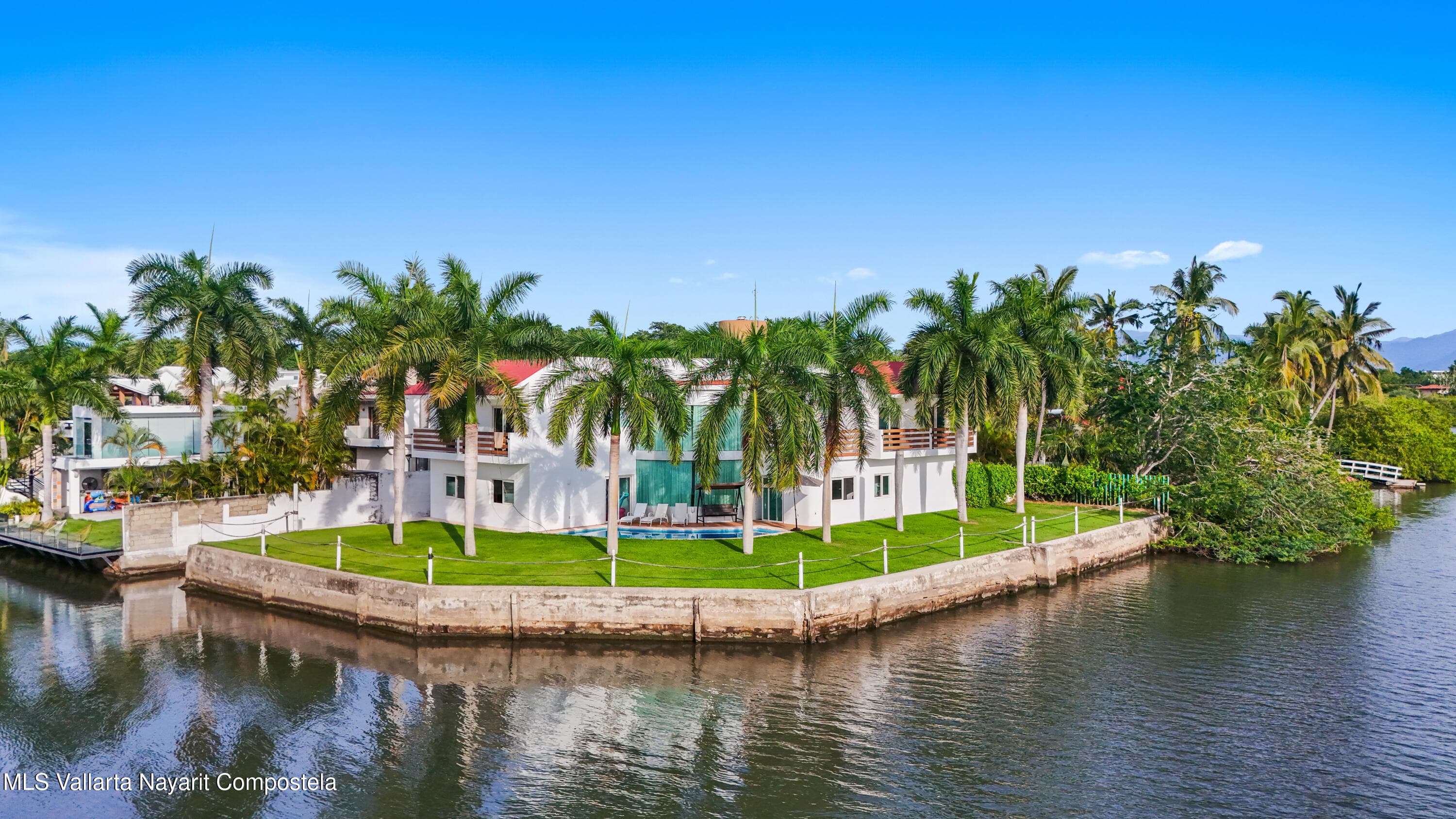 VILLA JACARANDAS